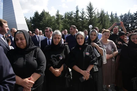 Xaçmaz rayonunda Anım Günü ilə əlaqədar Şəhidlər xiyabanı ziyarət edilib