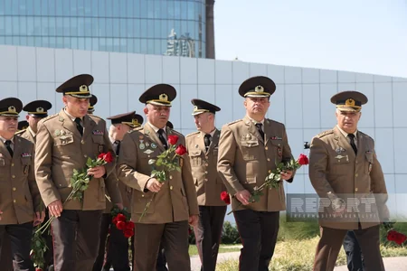 Глава МЧС посетил памятник Победы