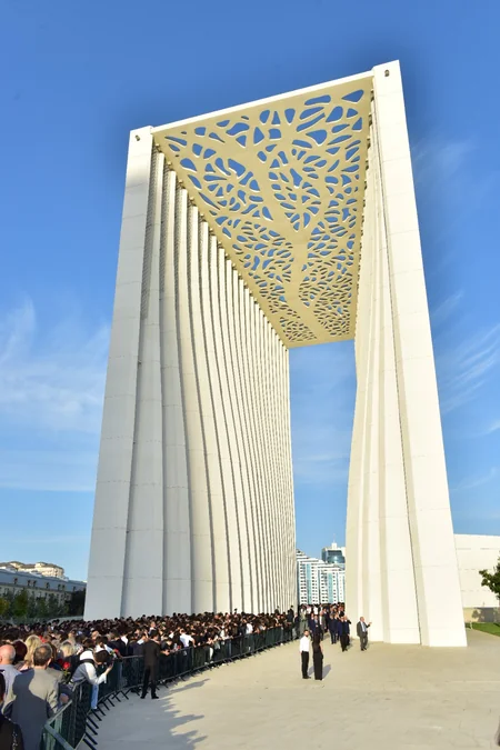 Azərbaycan Həmkarlar İttifaqları Konfederasiyasının, üzv və tabe təşkilatların kollektivləri Zəfər parkını ziyarət ediblər