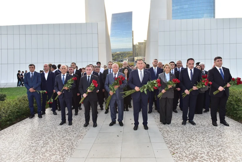 Azərbaycan Həmkarlar İttifaqları Konfederasiyasının, üzv və tabe təşkilatların kollektivləri Zəfər parkını ziyarət ediblər