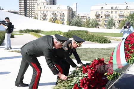 Глава МЧС посетил памятник Победы