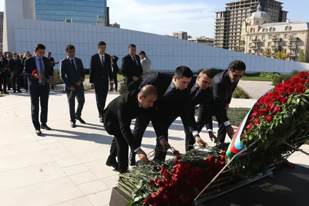Diasporla İş üzrə Dövlət Komitəsinin əməkdaşları Zəfər Parkını ziyarət ediblər
