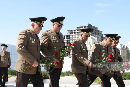 Глава МЧС посетил памятник Победы