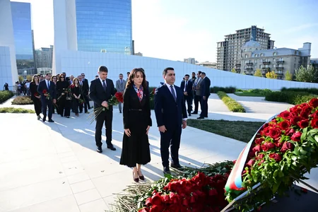 Media və Yayım Şurasının rəhbərliyi, kollektivi şəhidləri anıb
