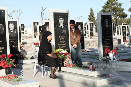 Vətən müharibəsinin ildönümü ilə əlaqədar Hərbi Memorial Məzarlığa ziyarət başlayıb