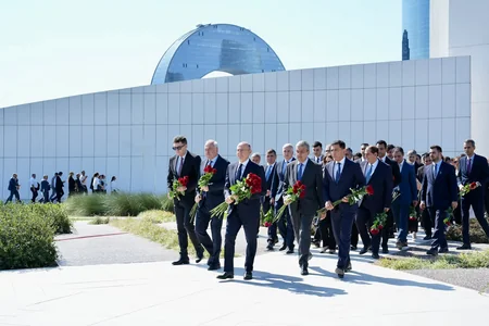 Energetika Nazirliyi və tabeli qurumların kollektivi Zəfər abidəsini ziyarət edib