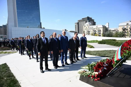 Azərbaycan XİN-in rəhbər heyəti Zəfər parkını ziyarət edib