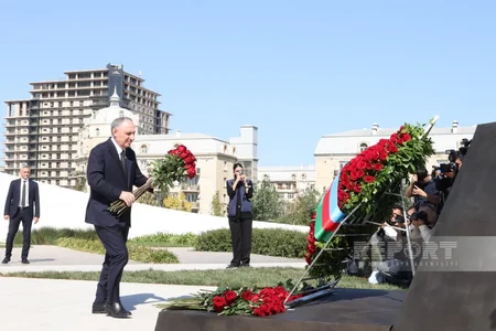 Kamran Aliyev and Prosecutor General's Office staff visit Victory Monument