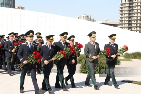 Kamran Aliyev and Prosecutor General's Office staff visit Victory Monument