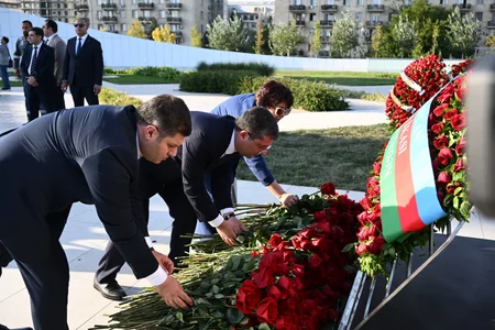 Media və Yayım Şurasının rəhbərliyi, kollektivi şəhidləri anıb