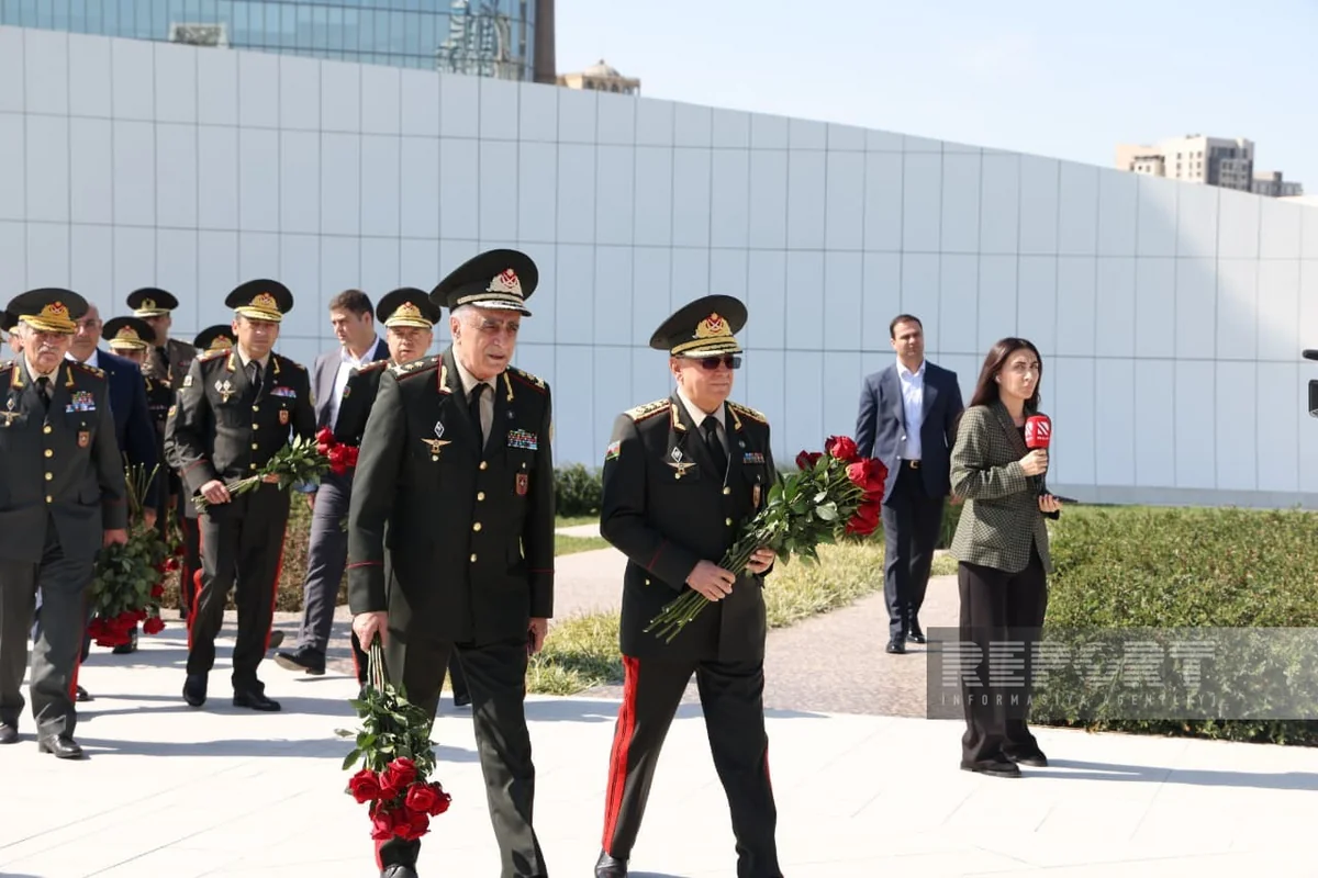 Глава МЧС посетил памятник Победы