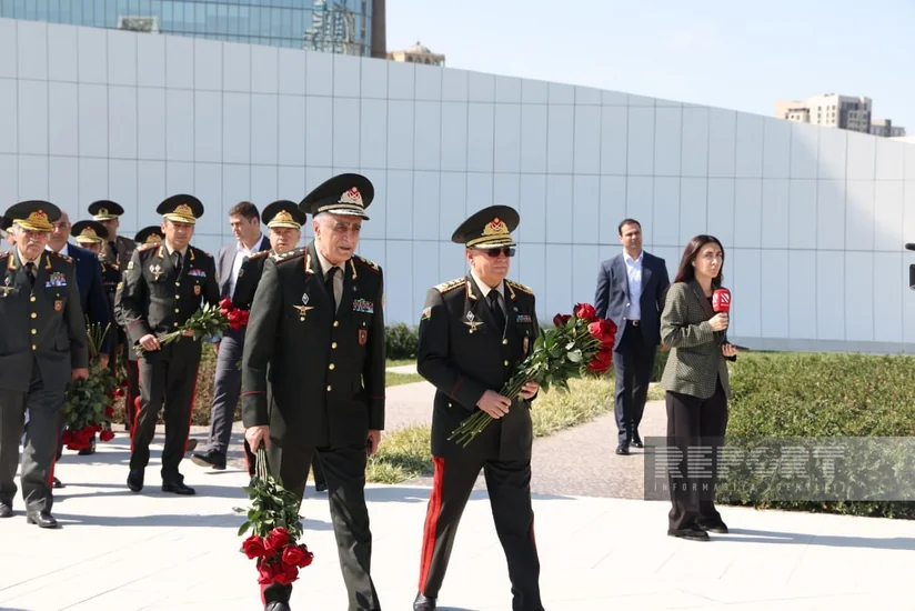 Kəmaləddin Heydərov və FHN əməkdaşları Zəfər abidəsini ziyarət ediblər