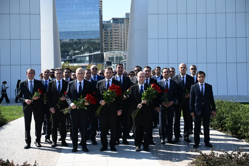 Azerbaijan's Foreign Ministry leadership visits Victory Park
