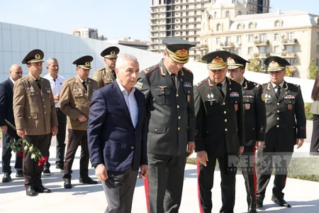 Глава МЧС посетил памятник Победы