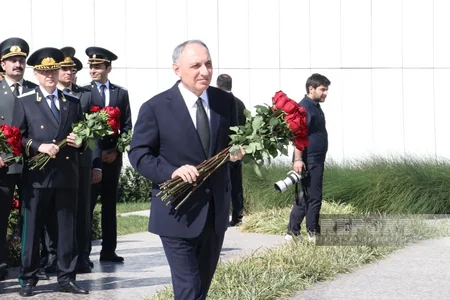 Kamran Aliyev and Prosecutor General's Office staff visit Victory Monument
