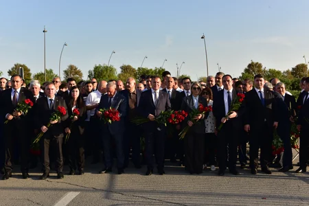 Azərbaycan Həmkarlar İttifaqları Konfederasiyasının, üzv və tabe təşkilatların kollektivləri Zəfər parkını ziyarət ediblər