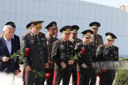 Глава МЧС посетил памятник Победы