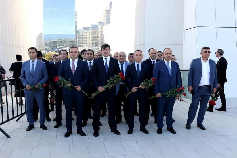 Diasporla İş üzrə Dövlət Komitəsinin əməkdaşları Zəfər Parkını ziyarət ediblər