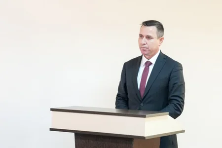Naxçıvanın yeni təhsil naziri kollektivə təqdim olunub