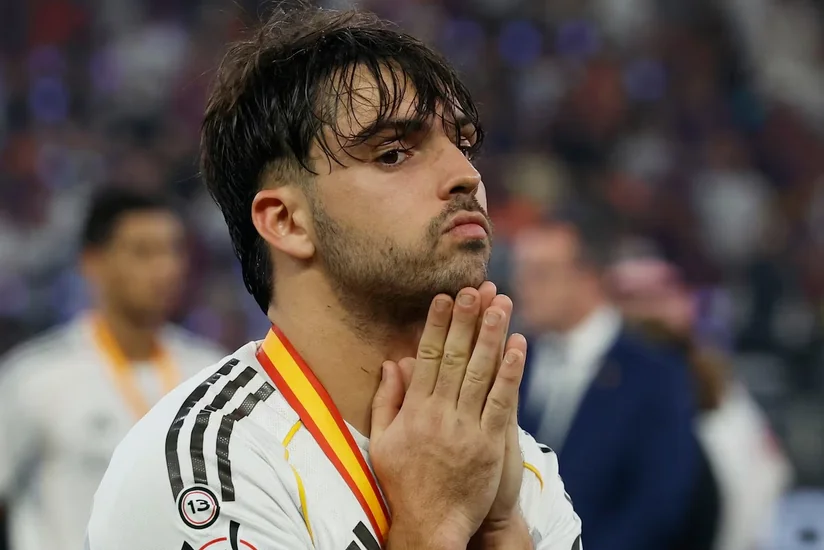 Real müdafiəçisi Raul Asensio ilə yolları ayırmağı düşünmür