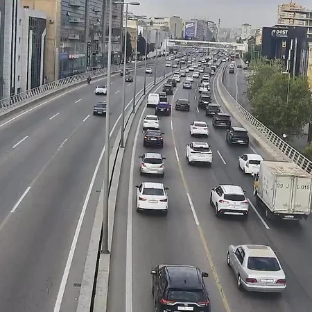 Bakıda 10 istiqamətdə tıxac müşahidə olunur