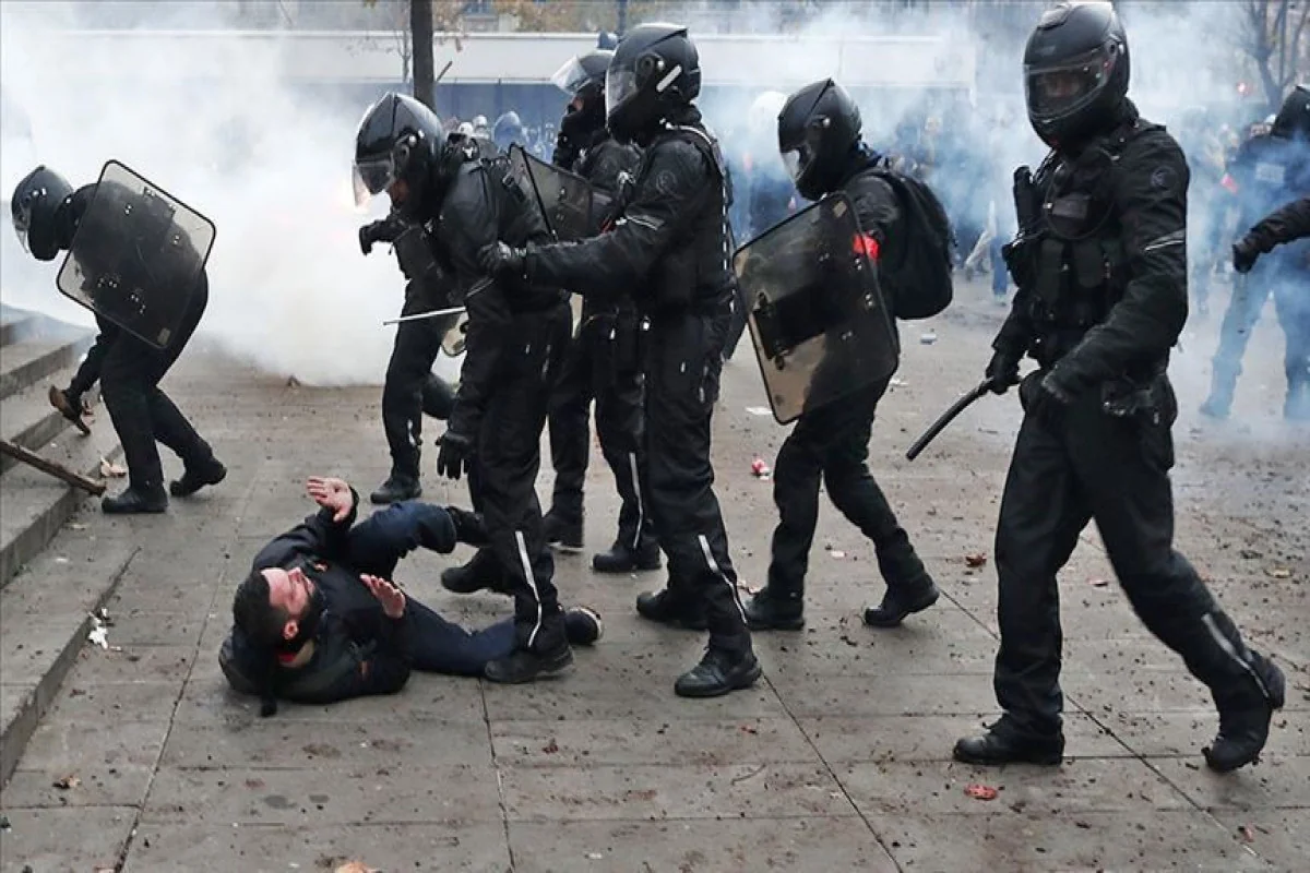 Protests at more than 300 schools in France, 40 detained
