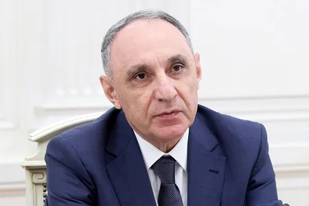 Rusiya Ali Məhkəməsinin sədrinə Azərbaycan Prokurorluğunun 100 illiyi yubiley medalı təqdim edilib