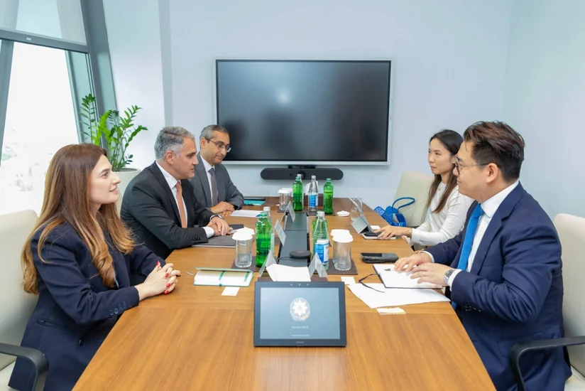 Azerbaijan, Standard Chartered Bank mull prospects for further co-op