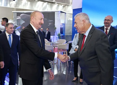 Президент Ильхам Алиев ознакомился с выставками ADEX 2026 и Securex Caspian - ОБНОВЛЕНО