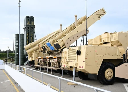 Президент Ильхам Алиев ознакомился с выставками ADEX 2026 и Securex Caspian - ОБНОВЛЕНО