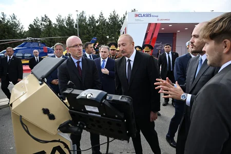 Президент Ильхам Алиев ознакомился с выставками ADEX 2026 и Securex Caspian - ОБНОВЛЕНО