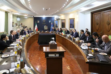 Azerbaijan, Iran discuss cooperation in energy and security