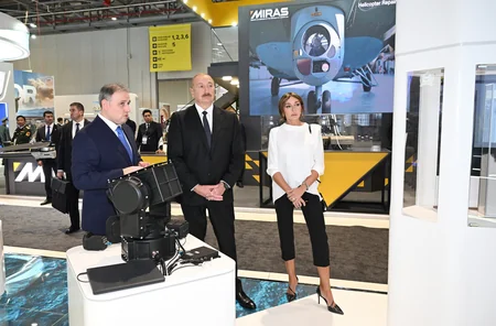 Президент Ильхам Алиев ознакомился с выставками ADEX 2026 и Securex Caspian - ОБНОВЛЕНО