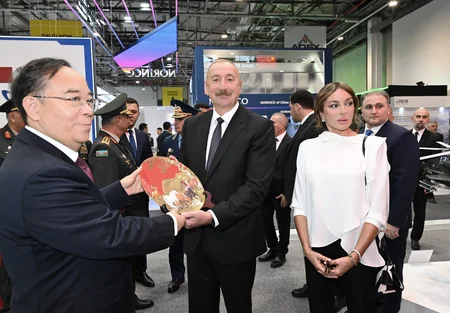 Президент Ильхам Алиев ознакомился с выставками ADEX 2026 и Securex Caspian - ОБНОВЛЕНО