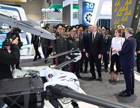 Президент Ильхам Алиев ознакомился с выставками ADEX 2026 и Securex Caspian - ОБНОВЛЕНО