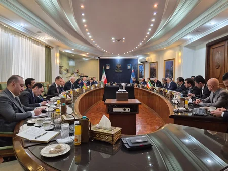 Azerbaijan, Iran discuss cooperation in energy and security