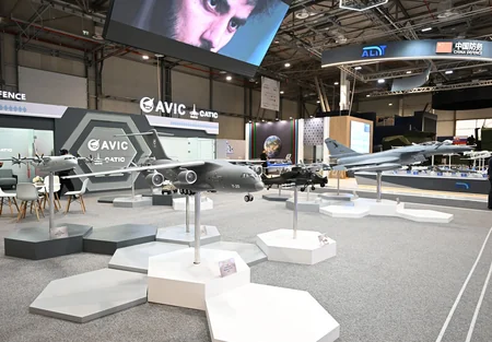 Президент Ильхам Алиев ознакомился с выставками ADEX 2026 и Securex Caspian - ОБНОВЛЕНО