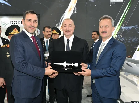 Президент Ильхам Алиев ознакомился с выставками ADEX 2026 и Securex Caspian - ОБНОВЛЕНО
