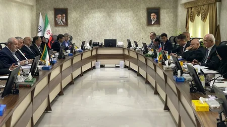 Azerbaijan, Iran discuss cooperation in energy and security