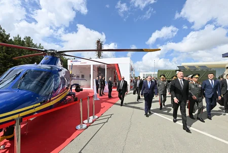 Президент Ильхам Алиев ознакомился с выставками ADEX 2026 и Securex Caspian - ОБНОВЛЕНО