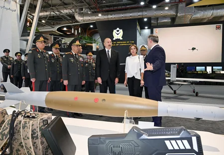 Президент Ильхам Алиев ознакомился с выставками ADEX 2026 и Securex Caspian - ОБНОВЛЕНО