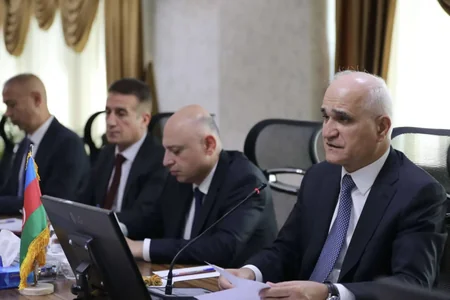 Azerbaijan, Iran discuss cooperation in energy and security