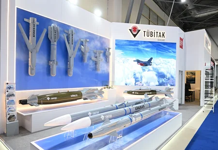 Президент Ильхам Алиев ознакомился с выставками ADEX 2026 и Securex Caspian - ОБНОВЛЕНО