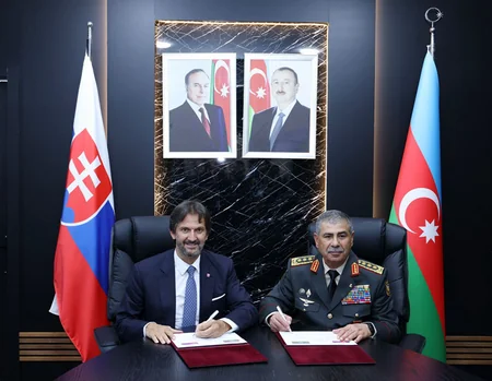 Zakir Həsənov Böyük Britaniya və Slovakiyanın müdafiə nazirləri ilə görüşüb