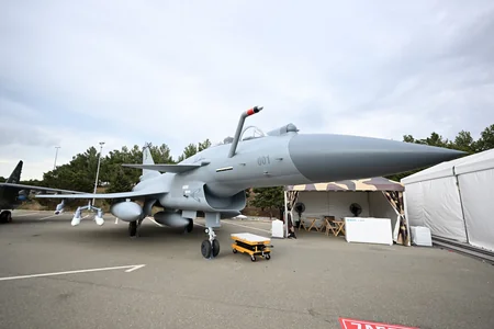 Президент Ильхам Алиев ознакомился с выставками ADEX 2026 и Securex Caspian - ОБНОВЛЕНО