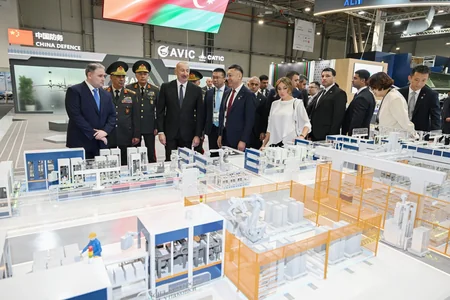 Президент Ильхам Алиев ознакомился с выставками ADEX 2026 и Securex Caspian - ОБНОВЛЕНО