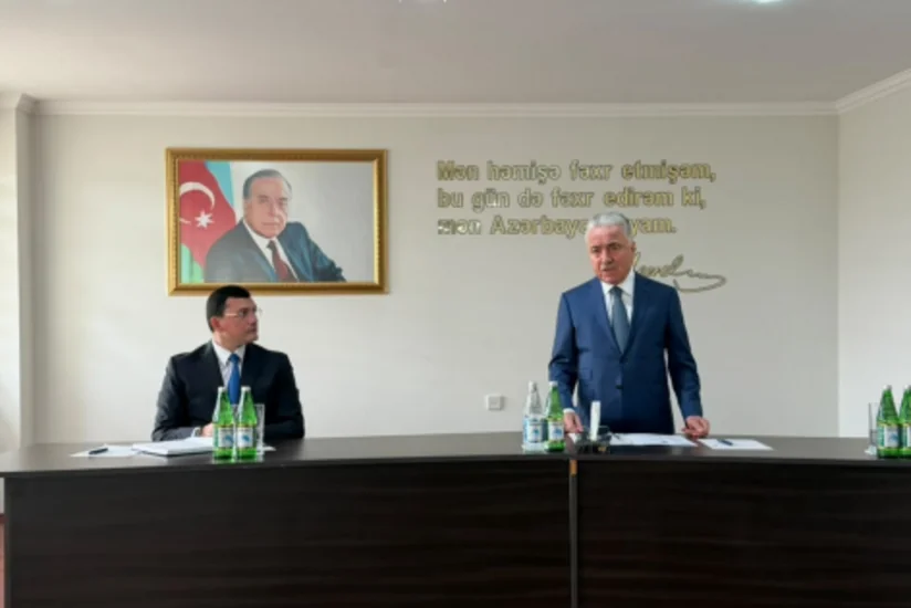 Qaradağ Rayon İcra Hakimiyyətinin başçısı kollektivə təqdim olunub