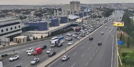 Bakının bəzi yollarında nəqliyyatın sıxlığı yaranıb