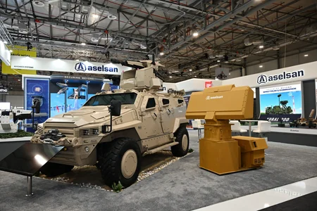 Президент Ильхам Алиев ознакомился с выставками ADEX 2026 и Securex Caspian - ОБНОВЛЕНО