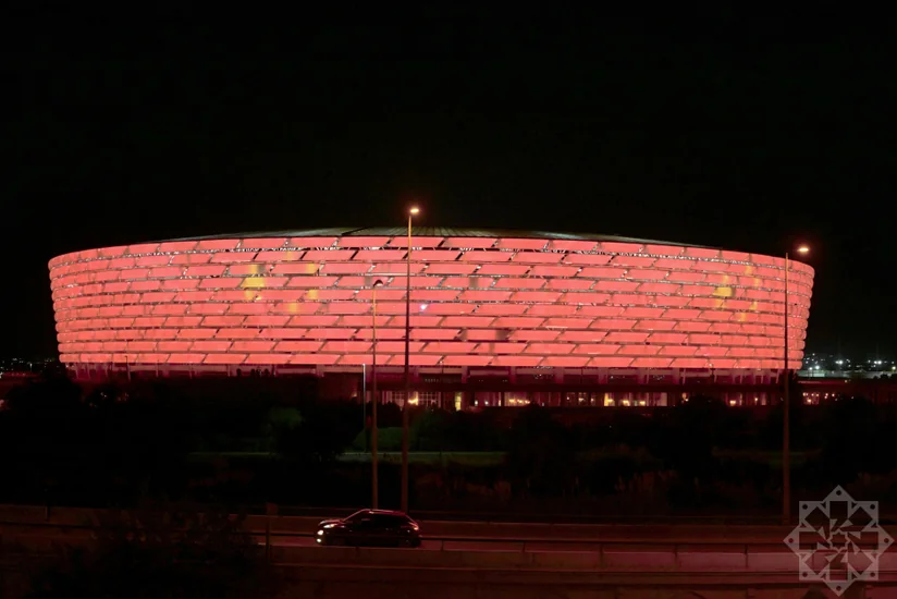 Heydər Əliyev Mərkəzi və Olimpiya Stadionu Çin bayrağının rəngləri ilə işıqlandırılıb - YENİLƏNİB